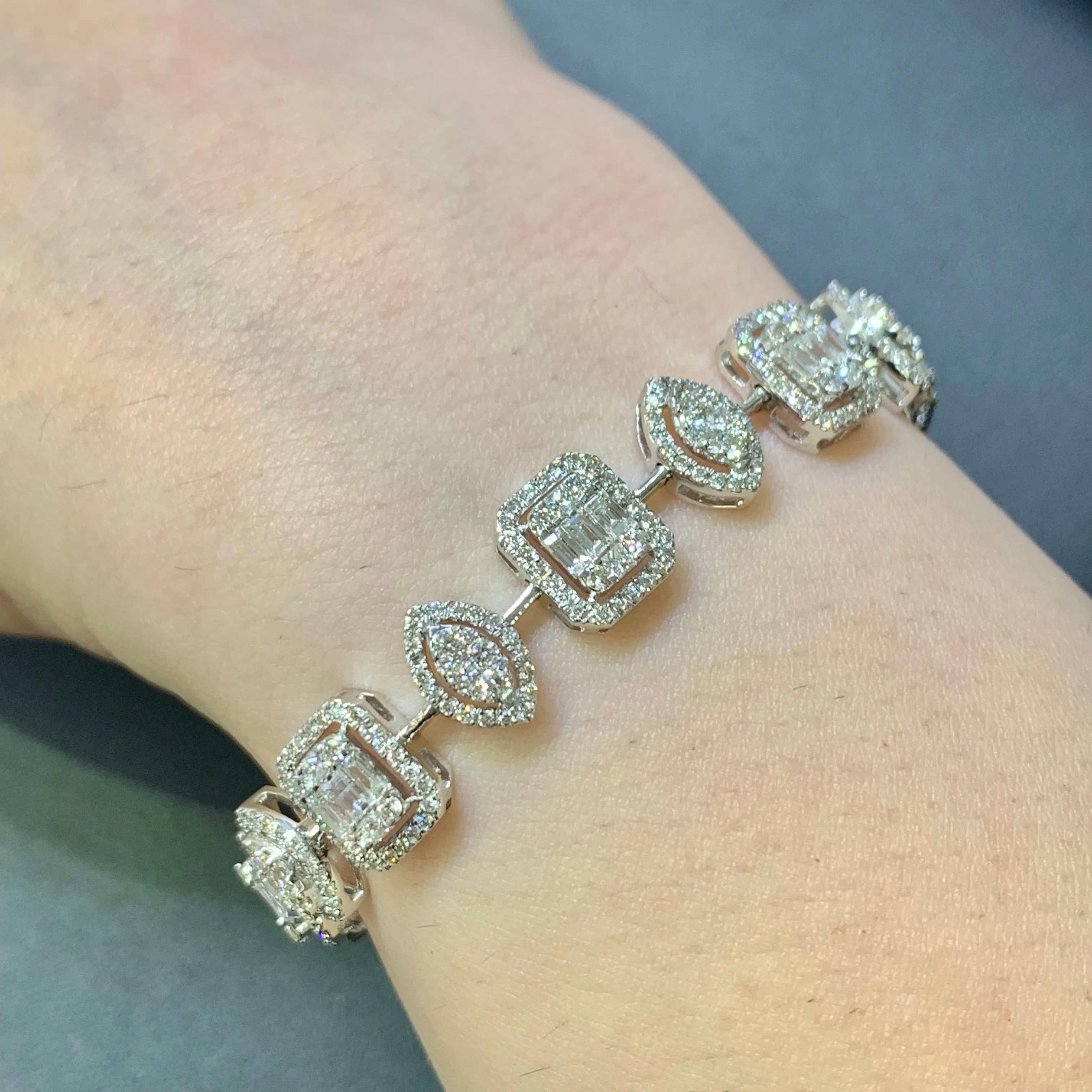 14k White Gold Ladies' Diamond Bracelet