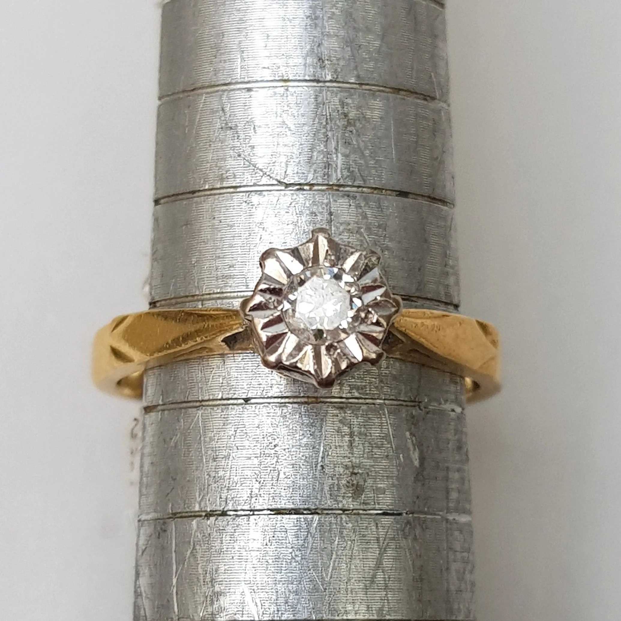 18k Gold Diamond Solitaire Daisy Style Ring 0.15cts Size U.K L Vintage Circa 1950