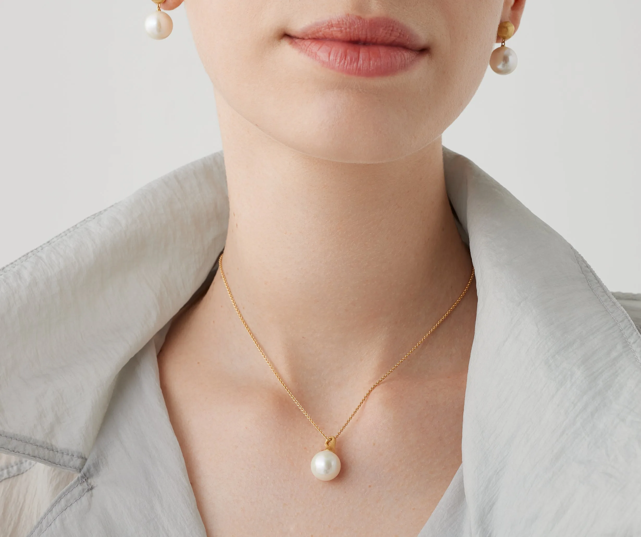 18K Yellow Gold Pearl Pendant Necklace