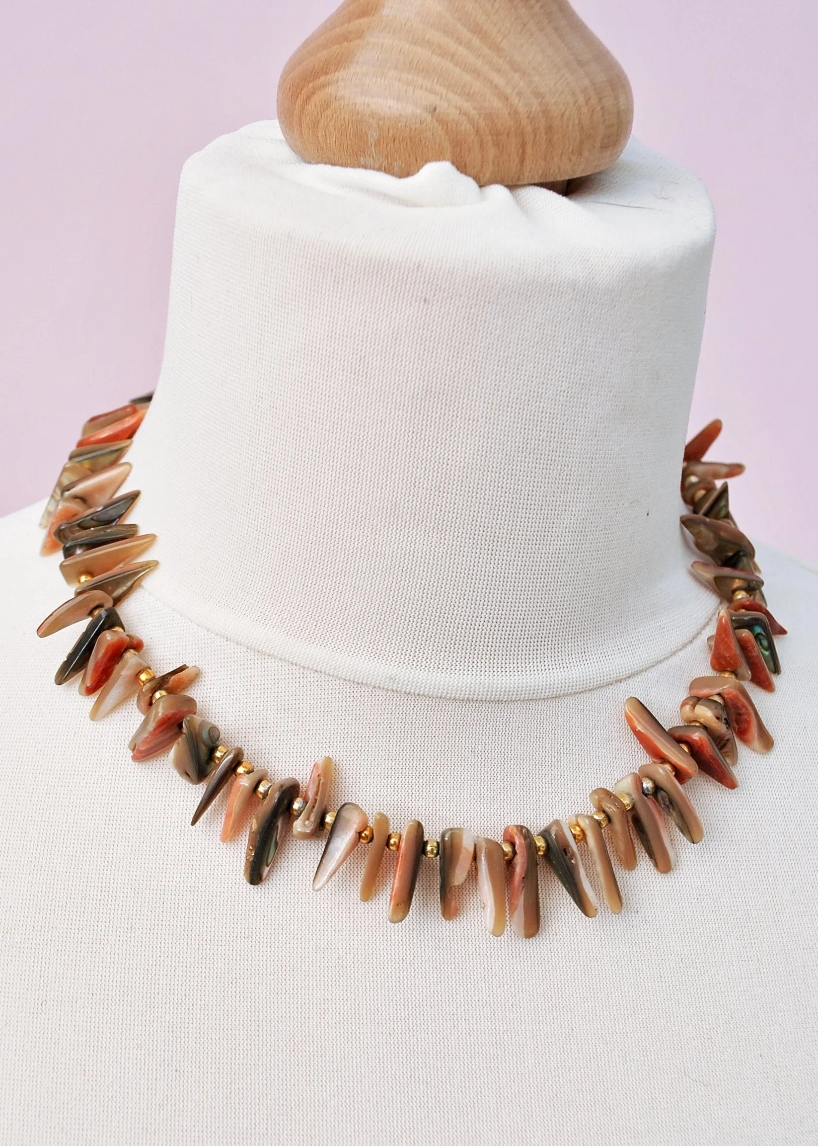 1970s Vintage Polished Shell Bead Necklace • Choker