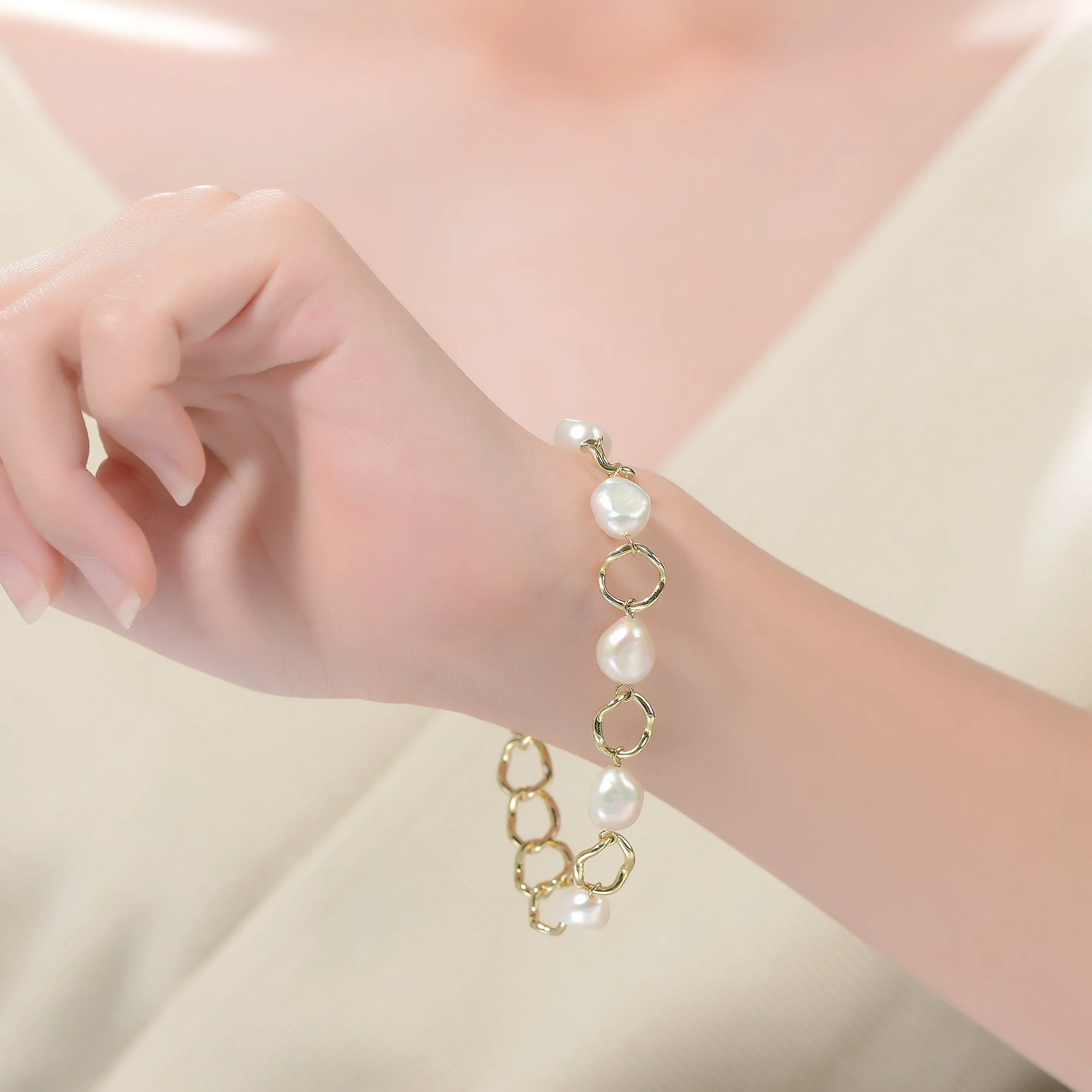 Brigitte Pearl Midi Round Bracelet