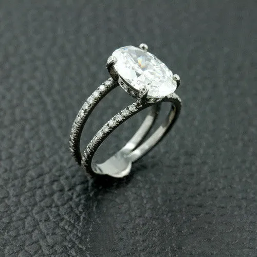 Center Oval Diamond Ring