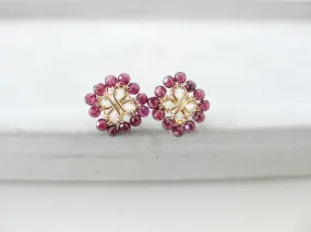 Clover Earstuds / Red Garnet