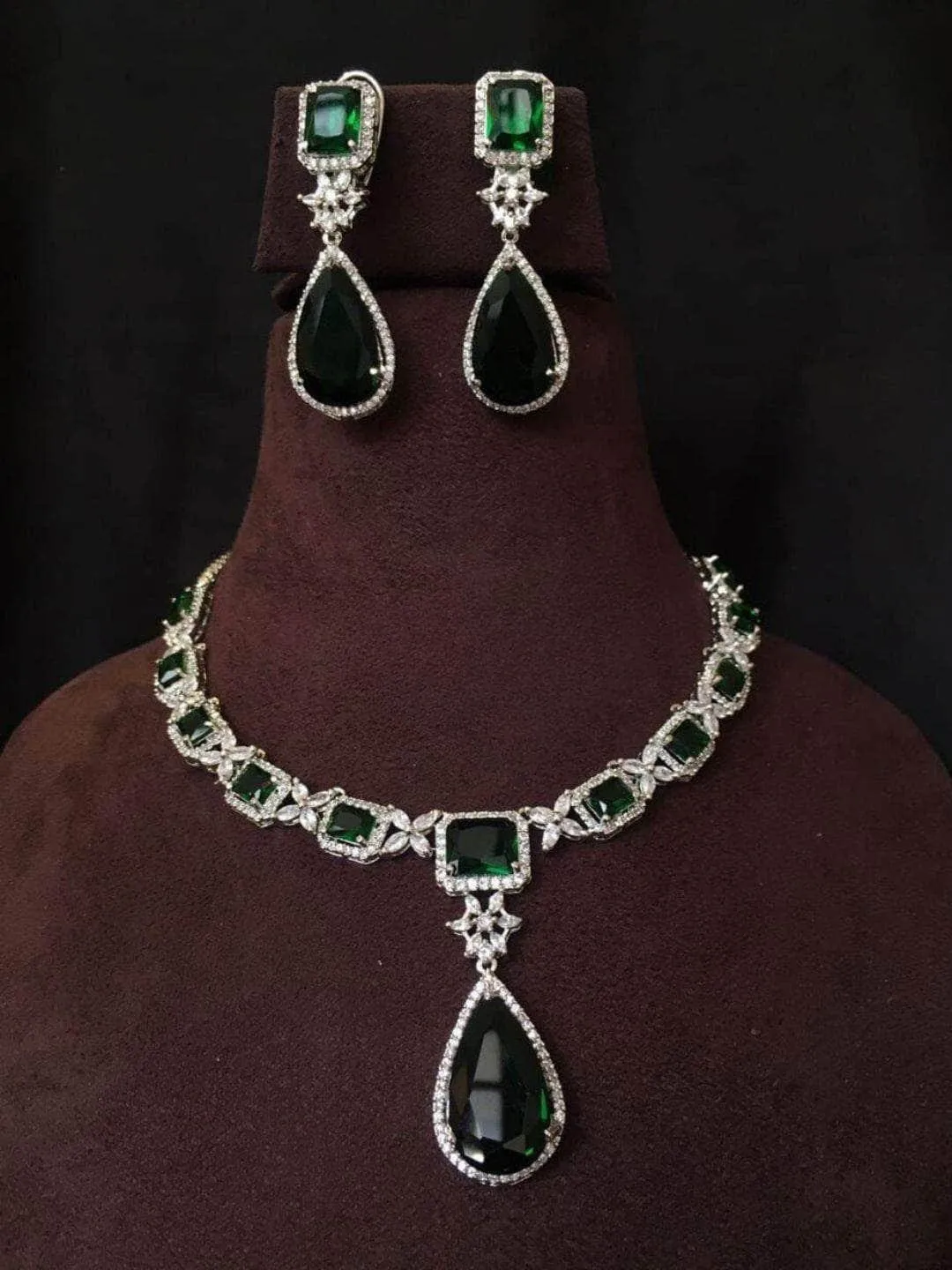 Glamorous Emerald Necklace