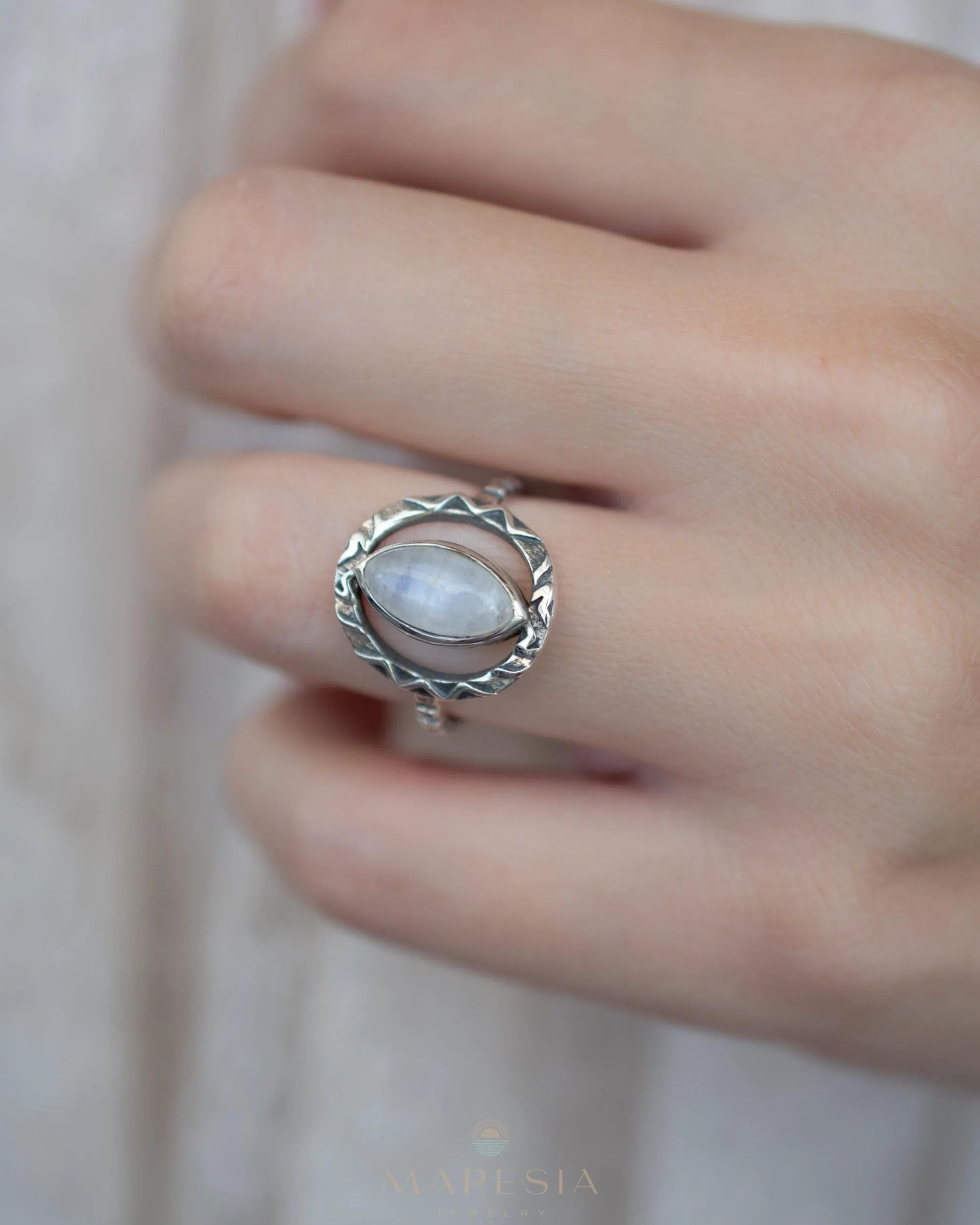 Moonstone Ring ~ Sterling Silver 925 ~ MR342