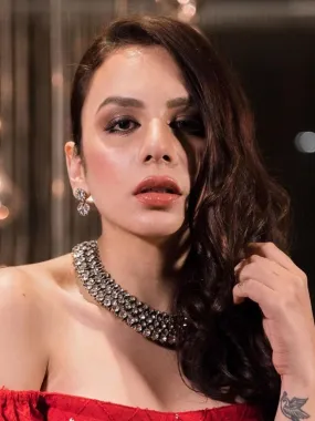 Nitibha Kaul In Diamond Choker With Earrings Silver