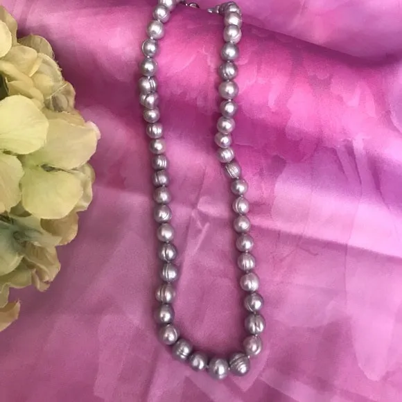 Silver pearl necklace