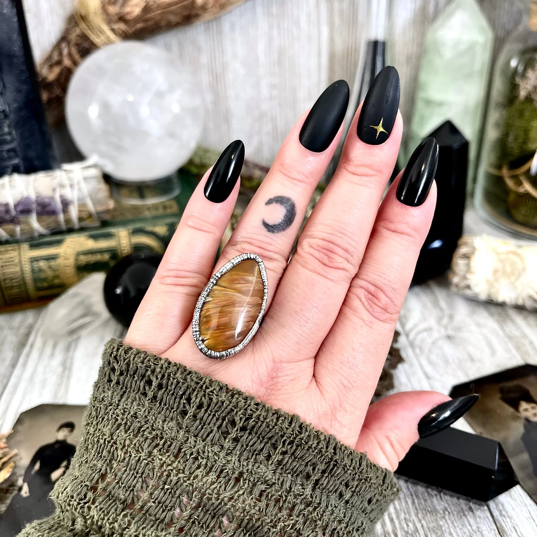 Size 8.5 Tube Agate Statement Ring Set in Fine Silver / Foxlark Collection - One of a Kind