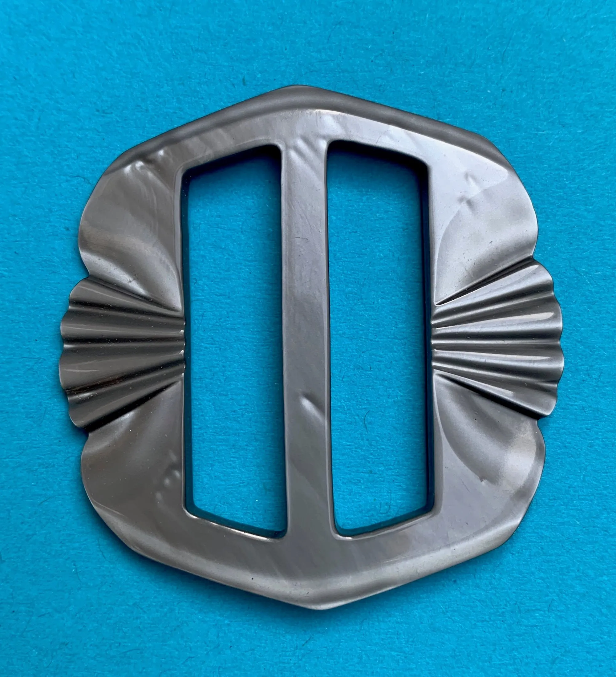 Striking Deco Silver Platinum Casein 4.5cm Belt Buckle