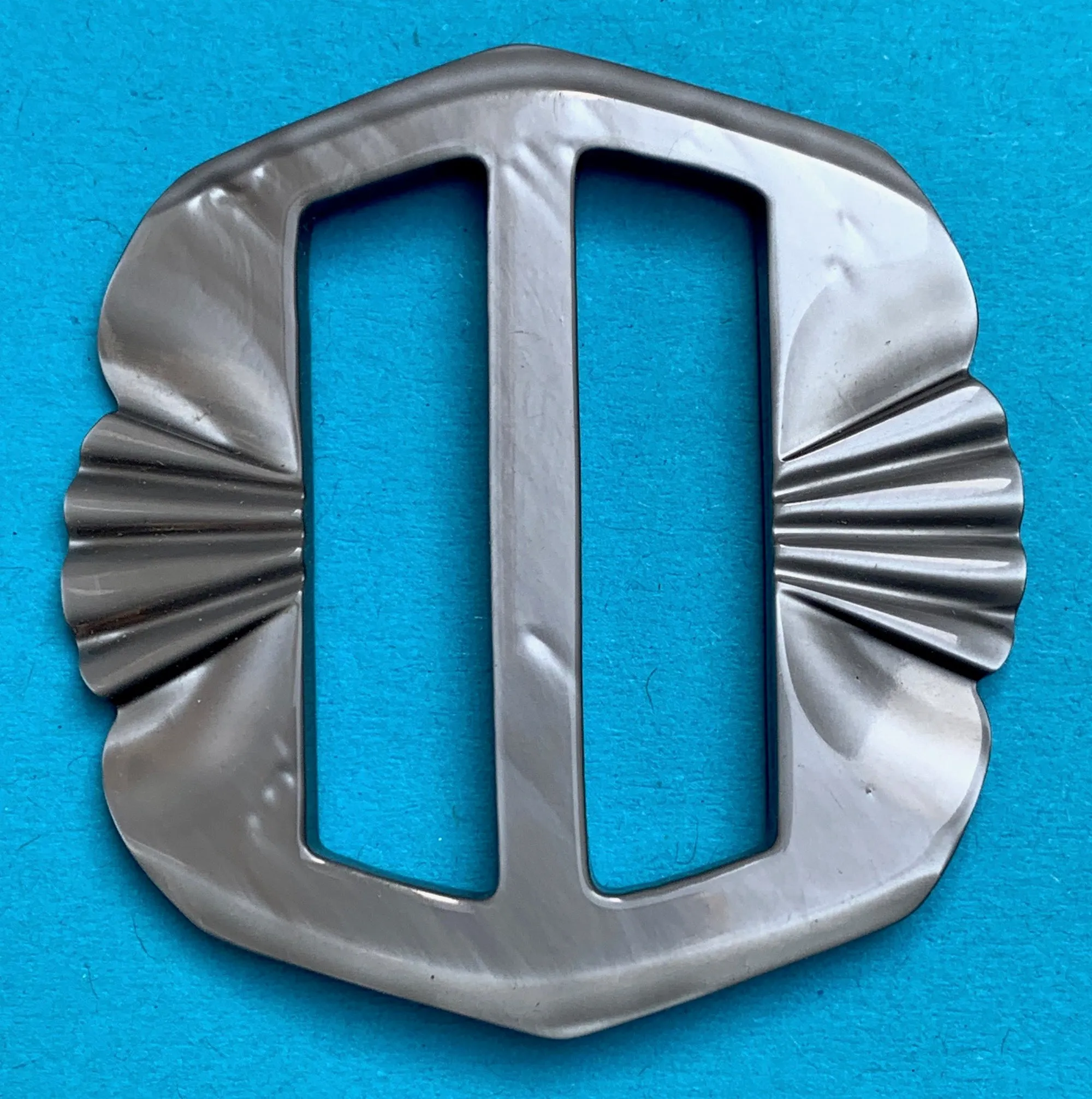 Striking Deco Silver Platinum Casein 4.5cm Belt Buckle