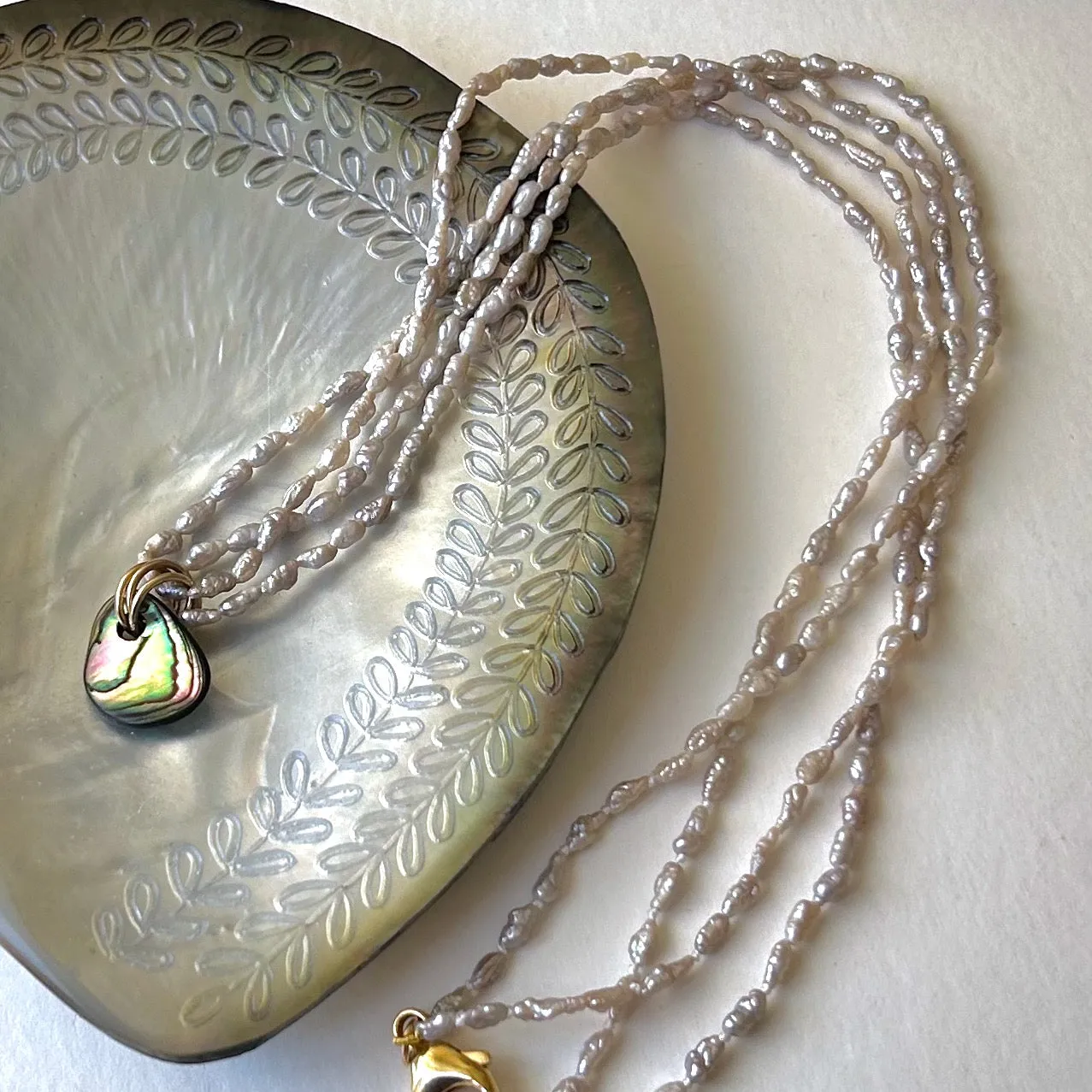 SUMMER OF PEARLS ABALONE SHELL NECKLACE