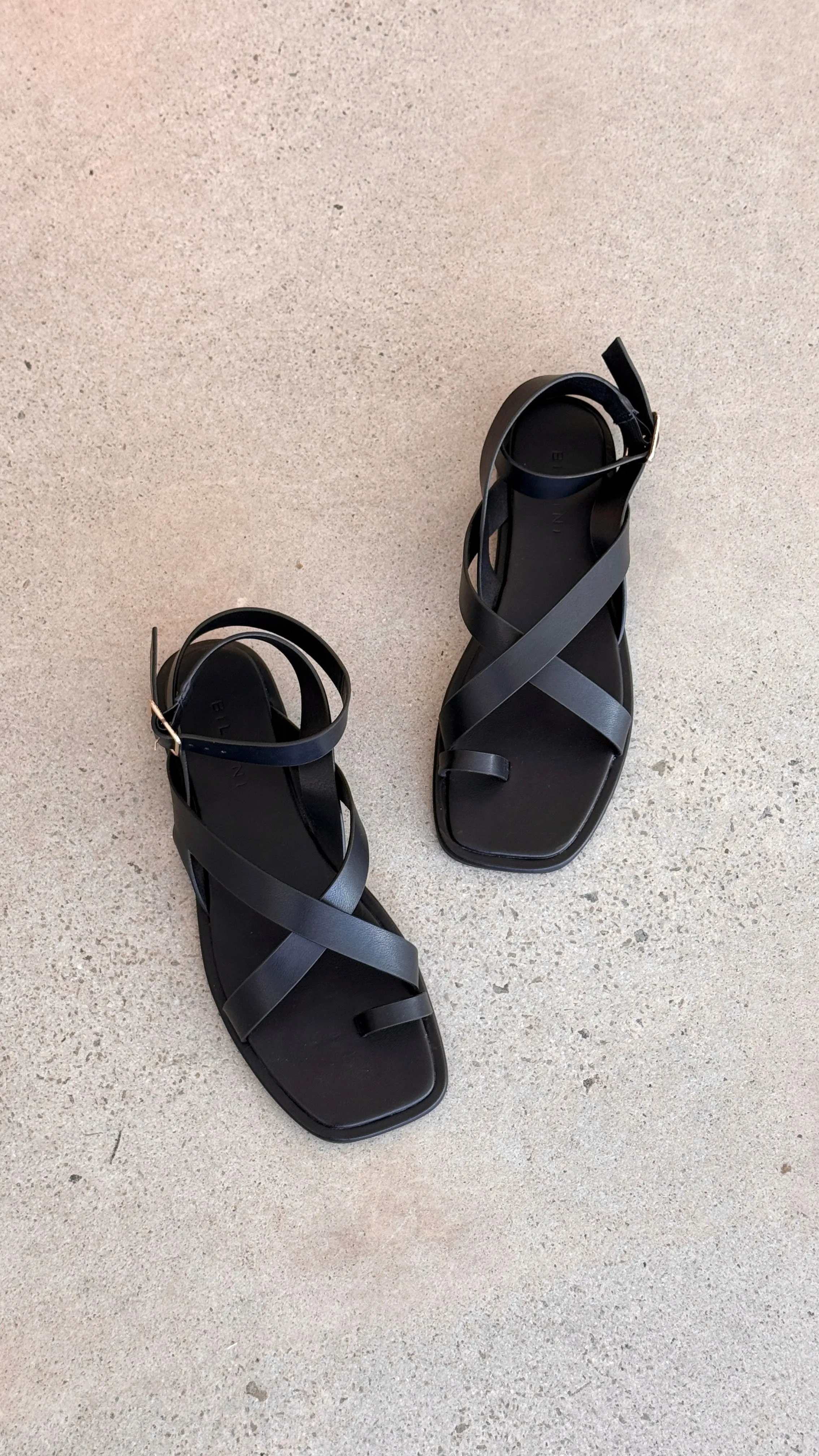 Ushi Sandal - Black