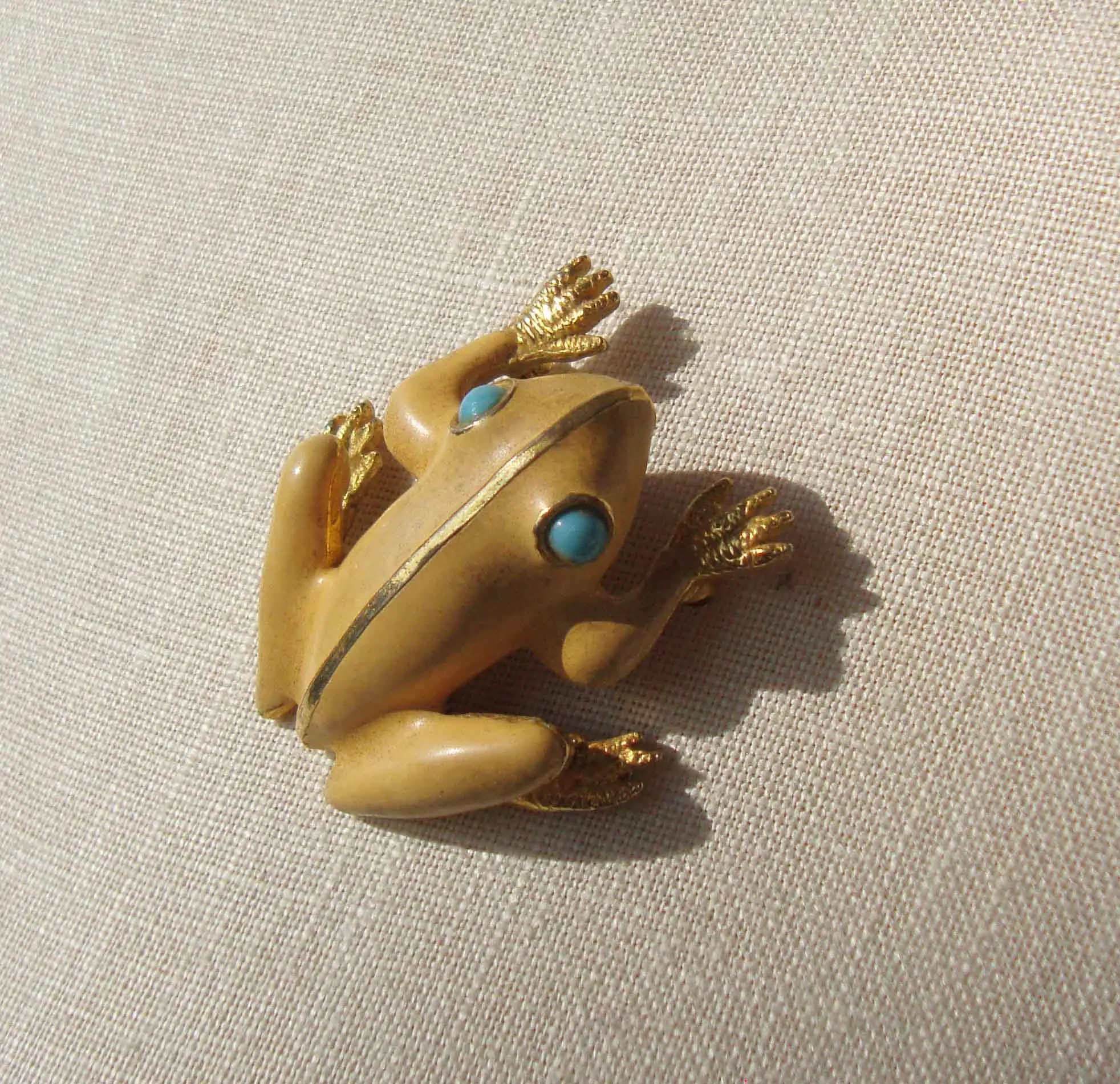 Vintage Frog Brooch Enameled Toad Novelty Pin