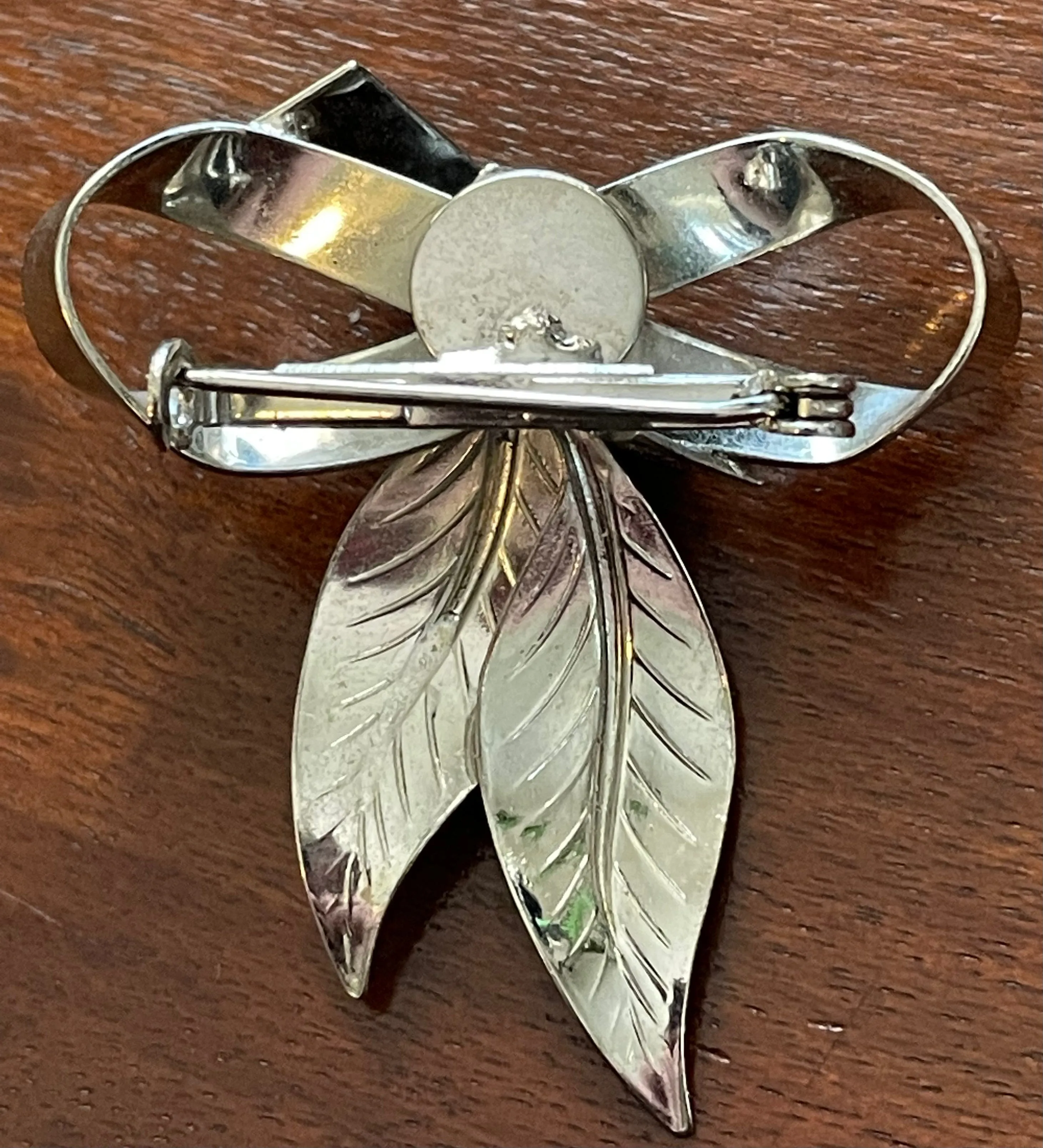 Vintage Silvertone Metal Bow Leaf Brooch Pin