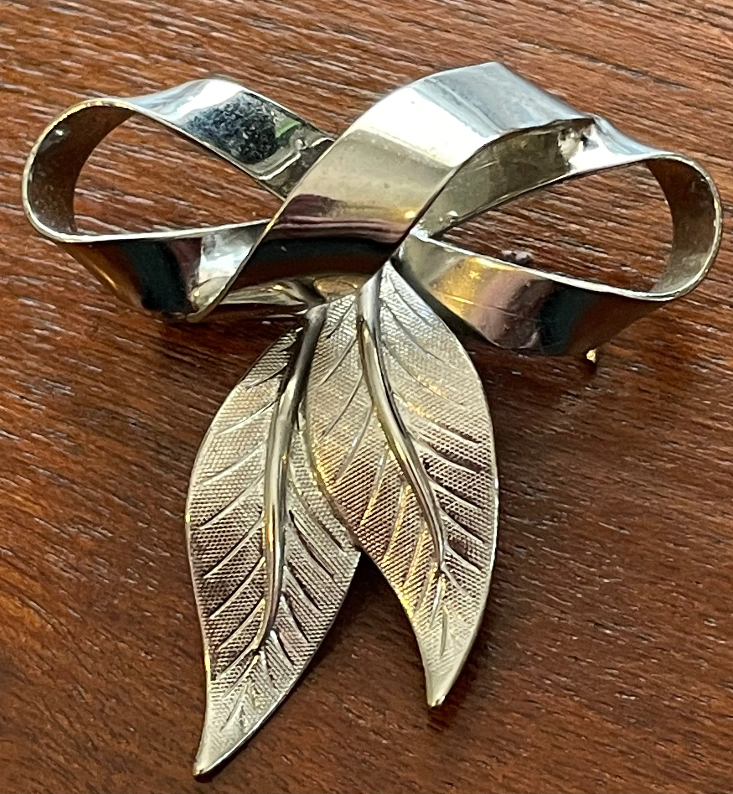 Vintage Silvertone Metal Bow Leaf Brooch Pin